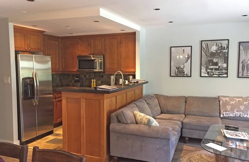 Whistler Creekside Condominio | Ski In, Ski Out, 80 pasos de la elevación