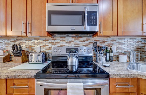 Thornhurst Casa | Lake & Pool Access, Awesome Firepit, Outdoor Dining, Rare 4BR