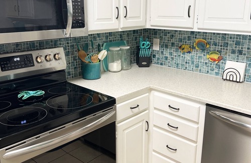 Osage Beach Condominio | Lake + Pool Views 2BR Cozy Getaway in Osage Beach Steps to Fun & Sun & Sand
