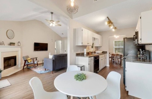 Pooler Casa | Lake Retreat near Savannah
