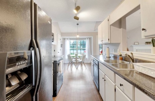 Pooler Casa | Lake Retreat near Savannah