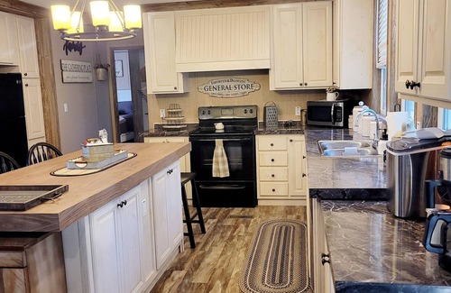 Union Hall Casa | Lake retreat with beautiful views!