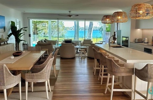 Nords Wharf Casa | Lake Sabai - Waterfront and private pool