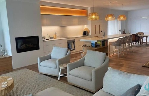 Nords Wharf Casa | Lake Sabai - Waterfront and private pool