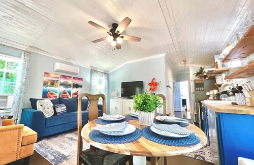 Etoile Cabina | Lake Sam Rayburn "True" Waterfront Escape - Bring Boat, Kayak & Fishing Poles!