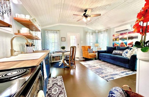Etoile Cabina | Lake Sam Rayburn "True" Waterfront Escape - Bring Boat, Kayak & Fishing Poles!
