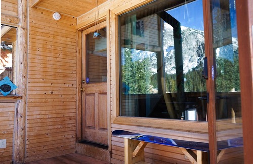 Saint Mary's Cabina | Lake side Cabin with Hot tub and views of St. Mary’s Glacier