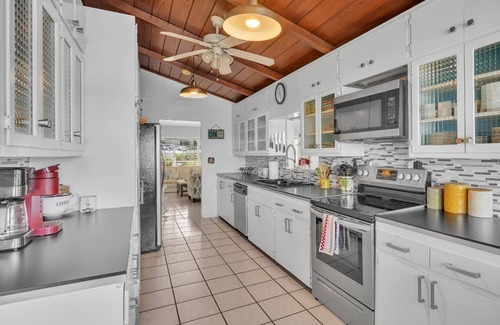 Winter Haven Casa | Lake Silver Retreat – 5BR Lakefront Home w/ Dock, Kayaks & Legoland-Themed Room – Perfect Getaway!