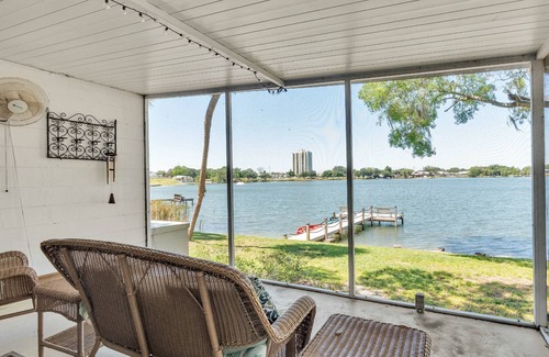 Winter Haven Casa | Lake Silver Retreat – 5BR Lakefront Home w/ Dock, Kayaks & Legoland-Themed Room – Perfect Getaway!