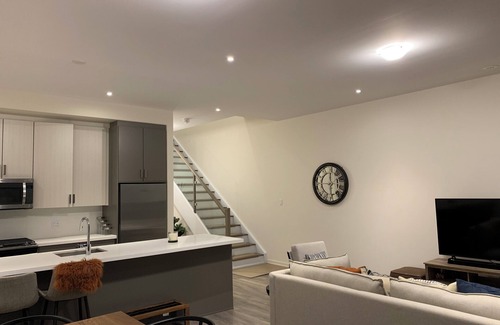 Big Bay Point Casa | Lake Simcoe. Resort Stay. Direct Water Access. Furnished. All Amenities
