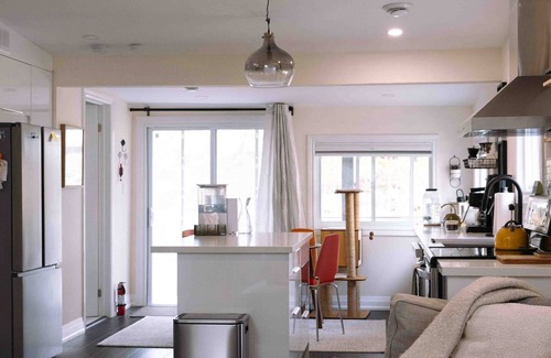 Innisfil Casa | Lake Simcoe Retreat: Steps from the Water