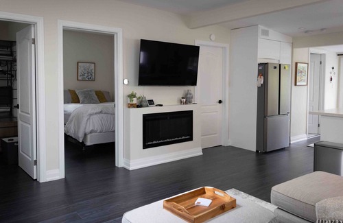 Innisfil Casa | Lake Simcoe Retreat: Steps from the Water