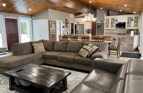 Oro Station Cabaña | Lake Simcoe Water Front Cottage
