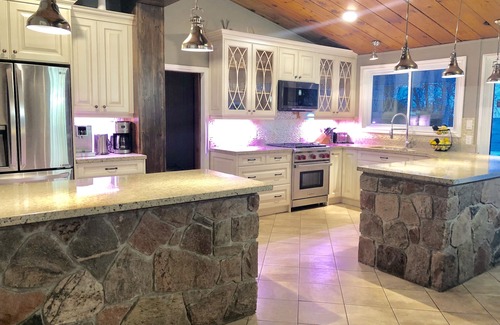 Oro Station Cabaña | Lake Simcoe Water Front Cottage