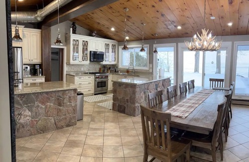 Oro Station Cabaña | Lake Simcoe Water Front Cottage