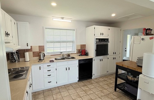 Oro Station Cabaña | Lake Simcoe Waterfront Cottage. All Season Getaway,