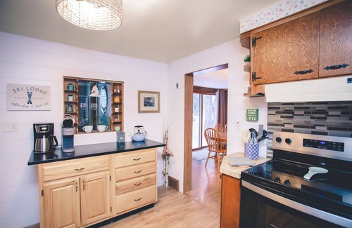 Cumberland Casa | Lake Street Retreat: Charming Getaway with Stunning Lake View Sunsets