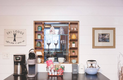 Cumberland Casa | Lake Street Retreat: Charming Getaway with Stunning Lake View Sunsets