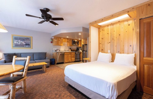 Olympic Valley Hotel | Lake Tahoe Escape | 4 Family-Friendly Rooms with Full Kitchen and Free Parking