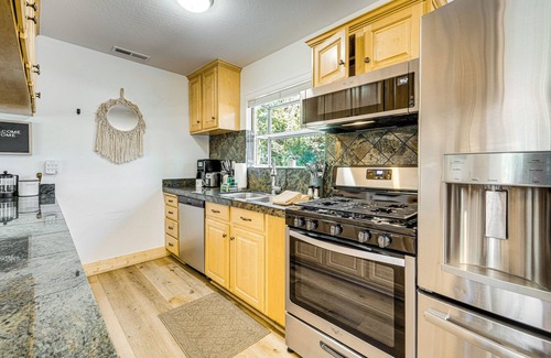 Tahoe Vista Casa | Lake Tahoe Home: Walk to Beach & Kayak Rentals!