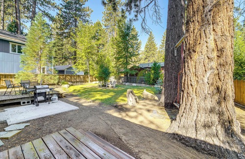 Tahoe Vista Casa | Lake Tahoe Home: Walk to Beach & Kayak Rentals!