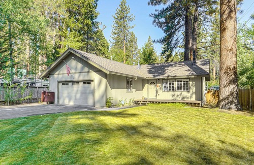 Tahoe Vista Casa | Lake Tahoe Home: Walk to Beach & Kayak Rentals!