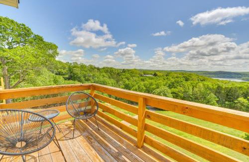 Forsyth Casa | Lake Taneycomo Views Family-Friendly Cabin!