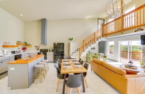 Forsyth Casa | Lake Taneycomo Views Family-Friendly Cabin!