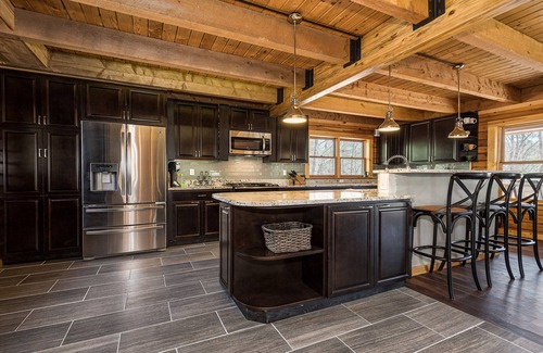 North Glade Hills Casa | Lake Time | Incredible Interior, Cozy Family Room, Dock, & Fire Pit!