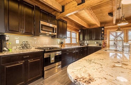 North Glade Hills Casa | Lake Time | Incredible Interior, Cozy Family Room, Dock, & Fire Pit!