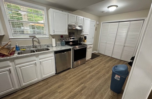 Macon Casa | Lake Tobo Bungalow-Charming 3-bedroom house in beautiful Macon next to the lake!