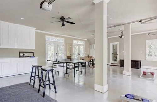 Volente Cabina | Lake Travis Casita HUGE game room 1MILE to WATERPARK