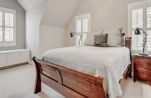 Volente Cabina | Lake Travis Casita HUGE game room 1MILE to WATERPARK