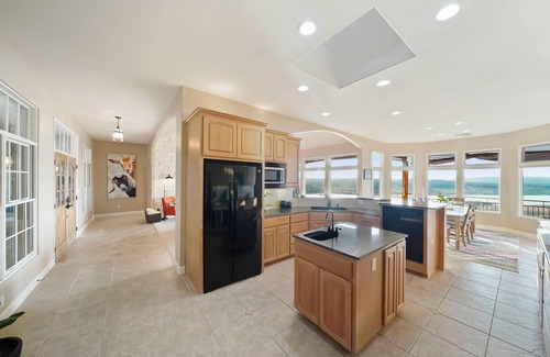 Lago Vista Casa | Lake Travis Chic with MILES of views and Awesome amenities