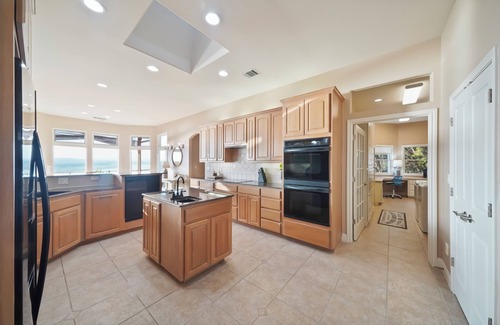 Lago Vista Casa | Lake Travis Chic with MILES of views and Awesome amenities