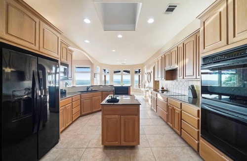 Lago Vista Casa | Lake Travis Chic with MILES of views and Awesome amenities
