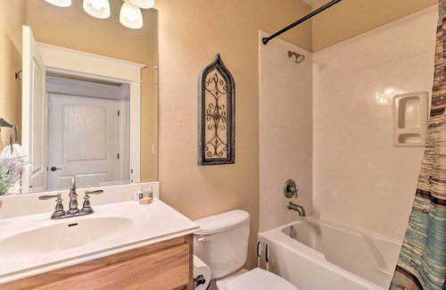 Jonestown Condominio | Lake Travis Condo w/ Resort Amenity Access!
