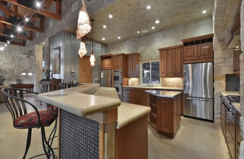 Oatmeal Casa | Lake Travis Waterfront, Pool, Pool Table, Shuffleboard, Great Views, Ping Pong
