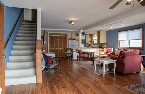 Fontana-on-Geneva Lake Casa | Lake View House/Heart of Fontana/Steps to the Lake & walking distance to it all!