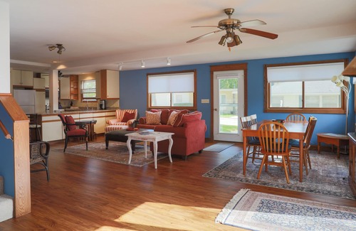 Fontana-on-Geneva Lake Casa | Lake View House/Heart of Fontana/Steps to the Lake & walking distance to it all!
