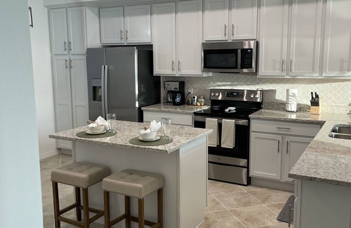 Biggar Condominio | Lake View 2 Bedroom Condo Includes Golf!