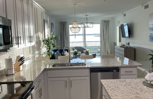 Biggar Condominio | Lake View 2 Bedroom Condo Includes Golf!