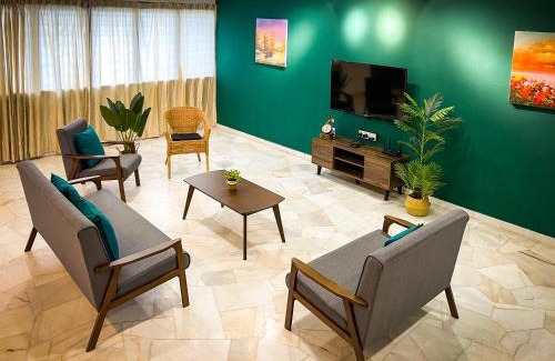 Larut Casa | Lake View 53 Heritage 4BR by LOUIS