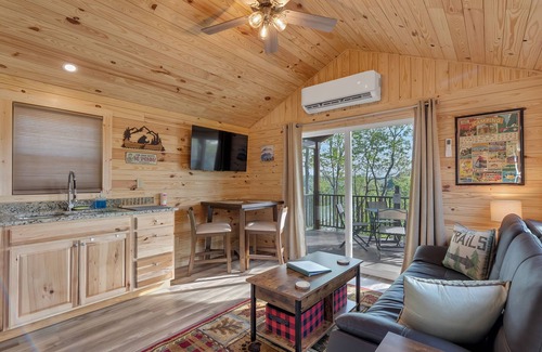 White County Cabina | Lake View Adventure Cabin at Bear Bluff Retreat