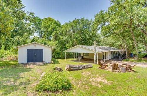 Enchanted Oaks Casa | Lake View and Decks Pet-Friendly Mabank Home
