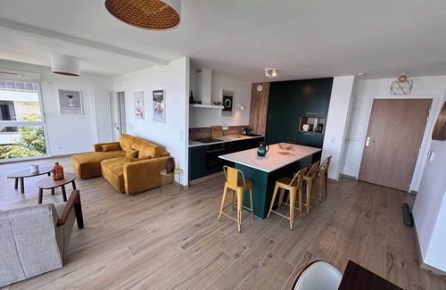 Evian-les-Bains Apartamento | Lake view apartment, terraces, 2 bedrooms, open kitchen