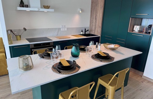Evian-les-Bains Apartamento | Lake view apartment, terraces, 2 bedrooms, open kitchen