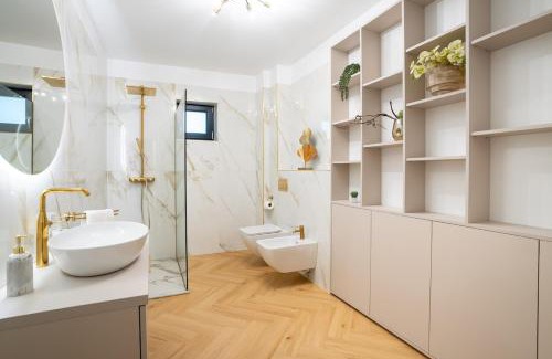 Ramnicu Valcea Apartamento | Lake view apartment - free parking