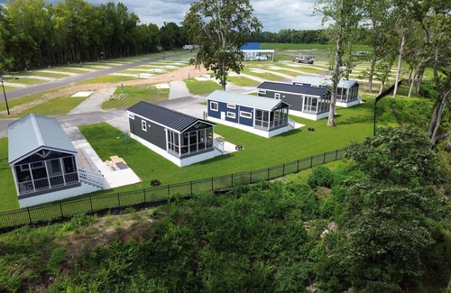 Maysville Cabina | Lake View Cabin, 2 Bedrooms, 13 miles from Jacksonville!
