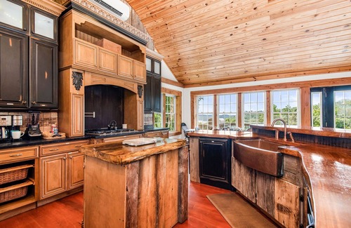 Silver Point Chalet De Esquí | Lake View Chalet | Game Room | Hot Tub!